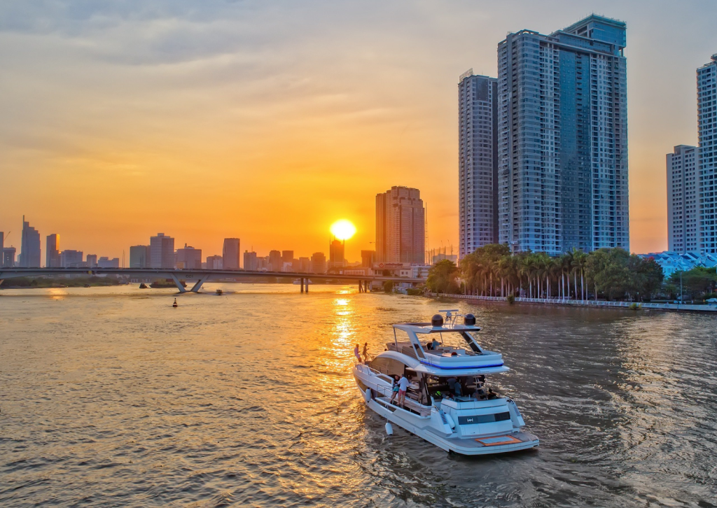 Top 10 Unique Experiences in Saigon You Must Try 6 saigon river