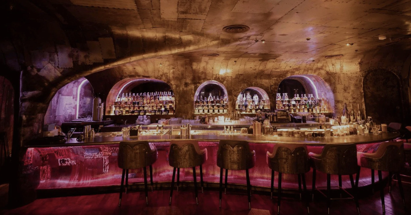 Rooftop Bar in District 1 – Where perfect ambience meets great couples