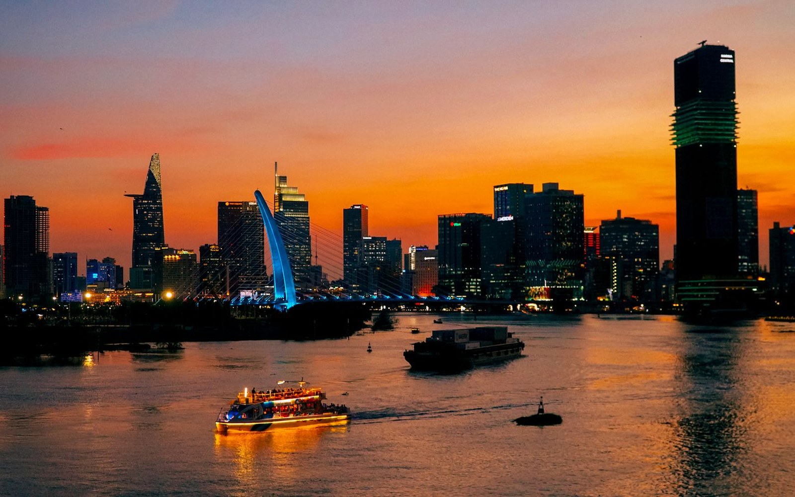 A hotel near the Saigon River and Nguyễn Huệ: one evening on foot 1 The Ho Chi Minh City skyline and the Saigon River at sunset, seen from the central riverfront